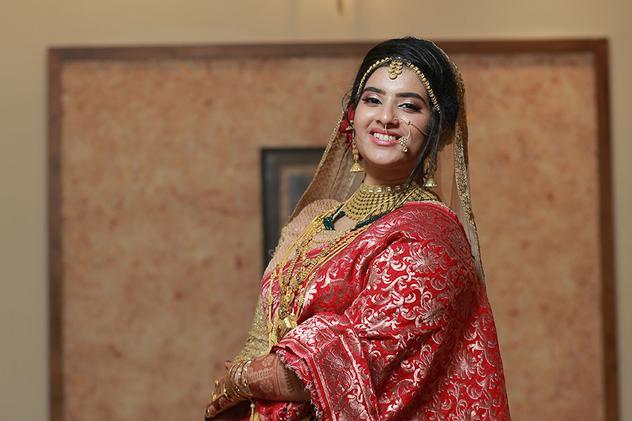 raniya wedding images red apron